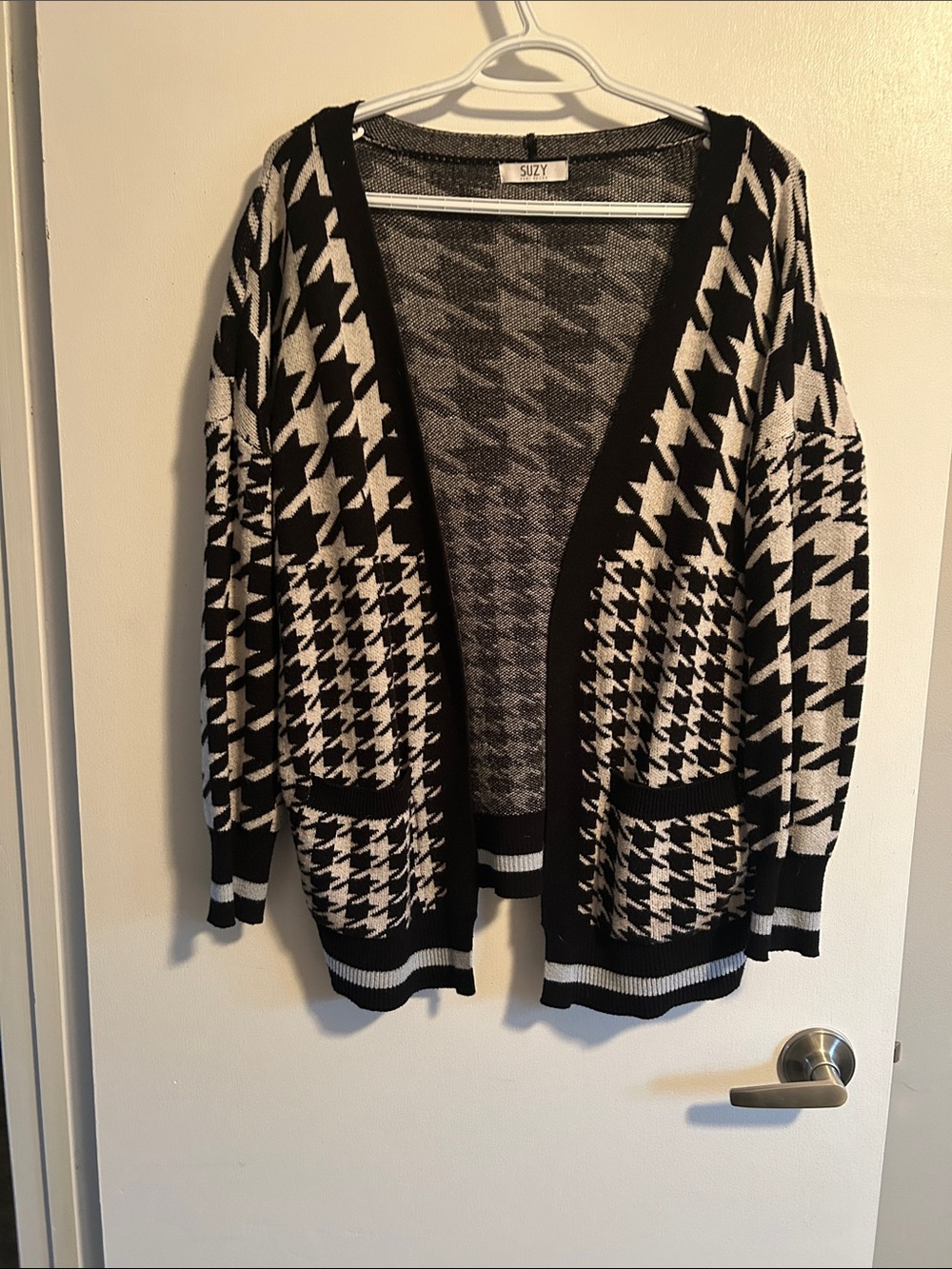 Suzy Shier Black & White Houndstooth Open Cardigan